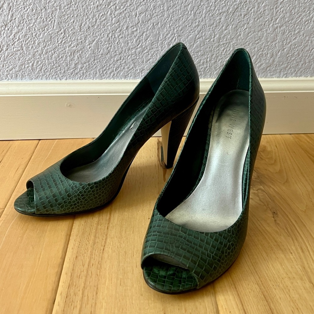 Nine West Dk Green Peep Toe Pumps